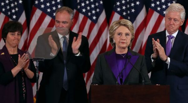 Hillary Clinton: «Todavía no hemos roto el techo de cristal, pero algún día, alguien lo hará»