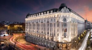 El hotel Palace, rumbo a Marte en Nochevieja