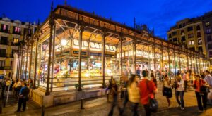 Ruta por los mejores mercados para comer en Madrid, ¿nos acompañas?