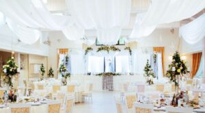 Telas colgantes para bodas, ¡consigue un ambiente único!