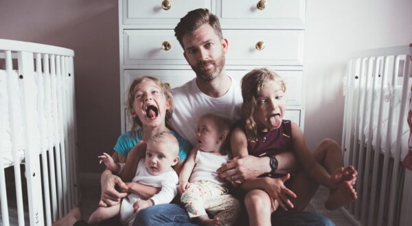 Tener hijos no siempre es fácil… y este padre lo demuestra en sus divertidas fotos de Instagram