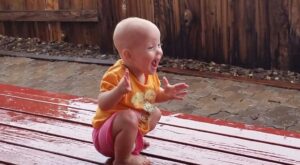 20 divertidas reacciones de niños haciendo cosas por primera vez