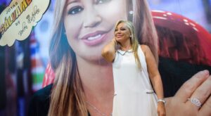 Belén Esteban pide ayuda hasta el cuello de deudas