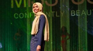 Halima Aden, de refugiada en Kenia a desfilar en la pasarela de Nueva York