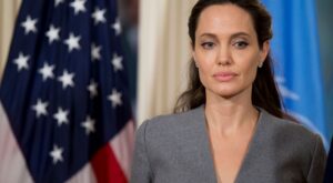 Angelina Jolie habla por primera vez de su divorcio y rompe a llorar