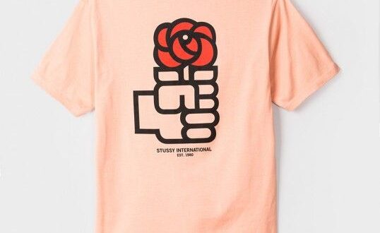Urban Outfitters pone a la venta una camiseta con el logo del PSOE