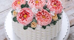 50 tartas con flores para llenar tu mesa de color