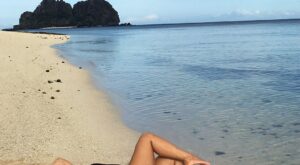 Las fotos de Ashley Graham en ropa de baño y sin filtros hablan de belleza real