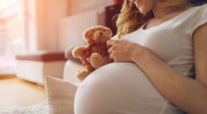 Científicos revelan la mejor edad para ser madre y no es la que tú crees