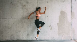 ¿Sin tiempo para el gym? Prueba este entrenamiento HIIT de 30 minutos