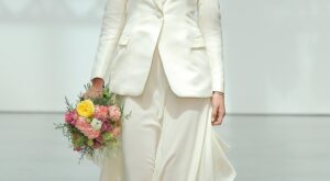 Novias con blazer, la reinvención de un básico en clave bridal