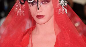 Los looks más excéntricos de la alfombra roja del MET 2017