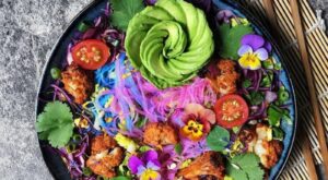 Descubre cómo se preparan estos unicorn noodles y llena de color tus comidas