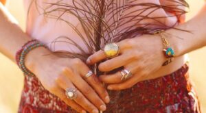 ¿Quieres aprender a leer las manos? Descubre todo lo que dicen de ti