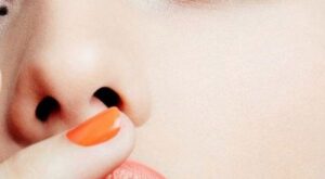 Eyeliner perfecto con una horquilla: el truco definitivo