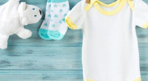 5 trucos para lavar (bien) la ropa de tu bebé