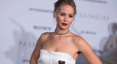 Jennifer Lawrence irreconocible en el cartel de su nueva película, «Mother»