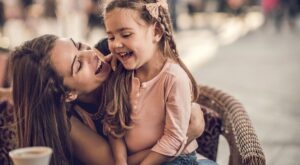 Espido Freire pide a la RAE que cambie la definición de ‘madre’