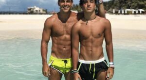 Los hermanos Casas lucen cuerpo para subir la temperatura