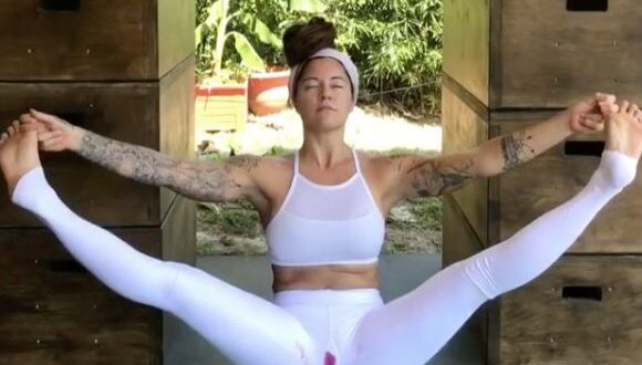 «Soy mujer, luego sangro», el potente lema de esta profesora de yoga