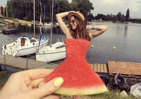 Una sandía como vestido, ¡descubre el nuevo juego de Instagram!