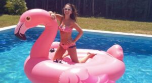 El flamenco rosa, el mejor amigo de los famosos en verano