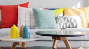 25 cojines estampados para llenar de color tu casa (y morir de amor)