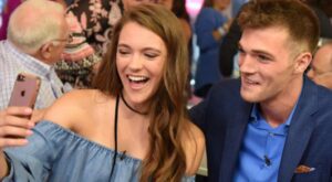 Tras tres años hablando por Tinder, esta pareja se conoce por primera vez