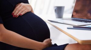 ¿Qué hago si me entregan una carta de despido estando embarazada?