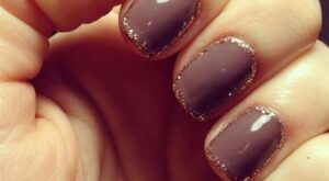 Outline glitter nails, la manicura que será tu objeto de deseo