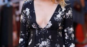 Hannah Murray y su mono print floral, mejor look de la semana