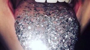 Instagram está lleno de lenguas con purpurina, ¿una nueva tendencia beauty?