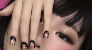 Manicura con tu autorretrato y pelazo, ¿las llevarías?