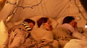 Duerme fuera de casa… ¡y moja la cama!