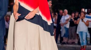 Maxima de Holanda y su vestido con capa, el mejor look de la semana