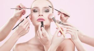 Pinceles y brochas de maquillaje esenciales