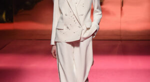 Schiaparelli: París Alta Costura Primavera-Verano 2015