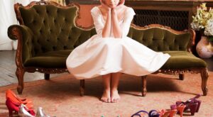 Los zapatos de color más bonitos para novias diferentes