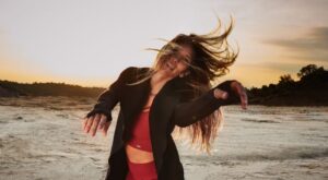 Look de entrenamiento rojo perfecto para estas Navidades