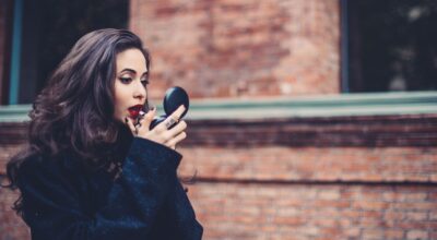 ¡Transforma tu maquillaje de día en uno de noche con solo tres productos!