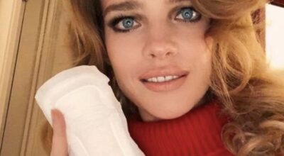 Natalia Vodianova posa con una compresa para romper el tabú de la regla