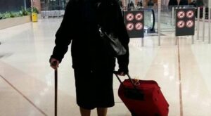 Irma, la abuela de 93 años que ha viajado a Kenia como voluntaria