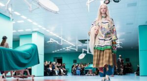 Cabezas decapitadas en el desfile más tétrico de Gucci