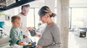 Estos divertidos cómics muestran la diferencia entre tener el primer y segundo hijo