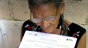Lupita, la abuela mexicana que aprendió a leer con 96 años