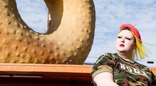 Una modelo XXL confiesa sufrir bullying a diario en la red