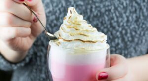 Pink latte, el café rosa que a todas nos gustaría tomar por la mañana