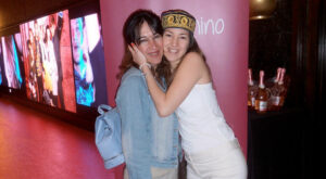 enfemenino celebra el Día de la Madre en Platea