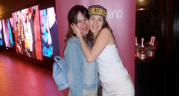 enfemenino celebra el Día de la Madre en Platea