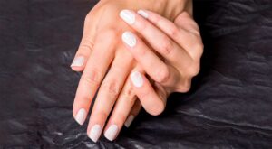 La tendencia de uñas color nude renueva su reinado una temporada más